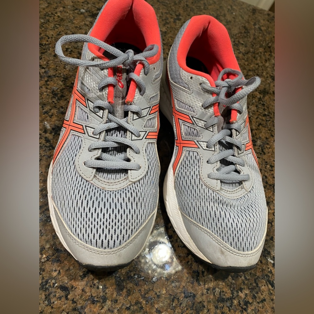 EVERYDAY COMFORT Woman’s Sneaker         size 8 1/2,gray/neon orange mesh